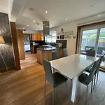 Corner House - Quiet Cul-De-Sac