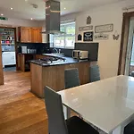 Corner House - Quiet Cul-De-Sac