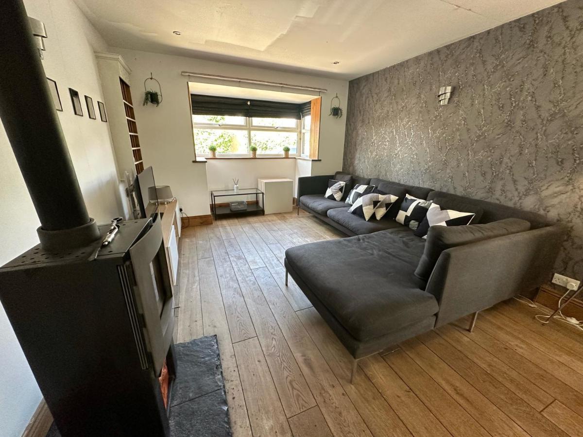 Corner House - Quiet Cul-de-sac Holiday home *